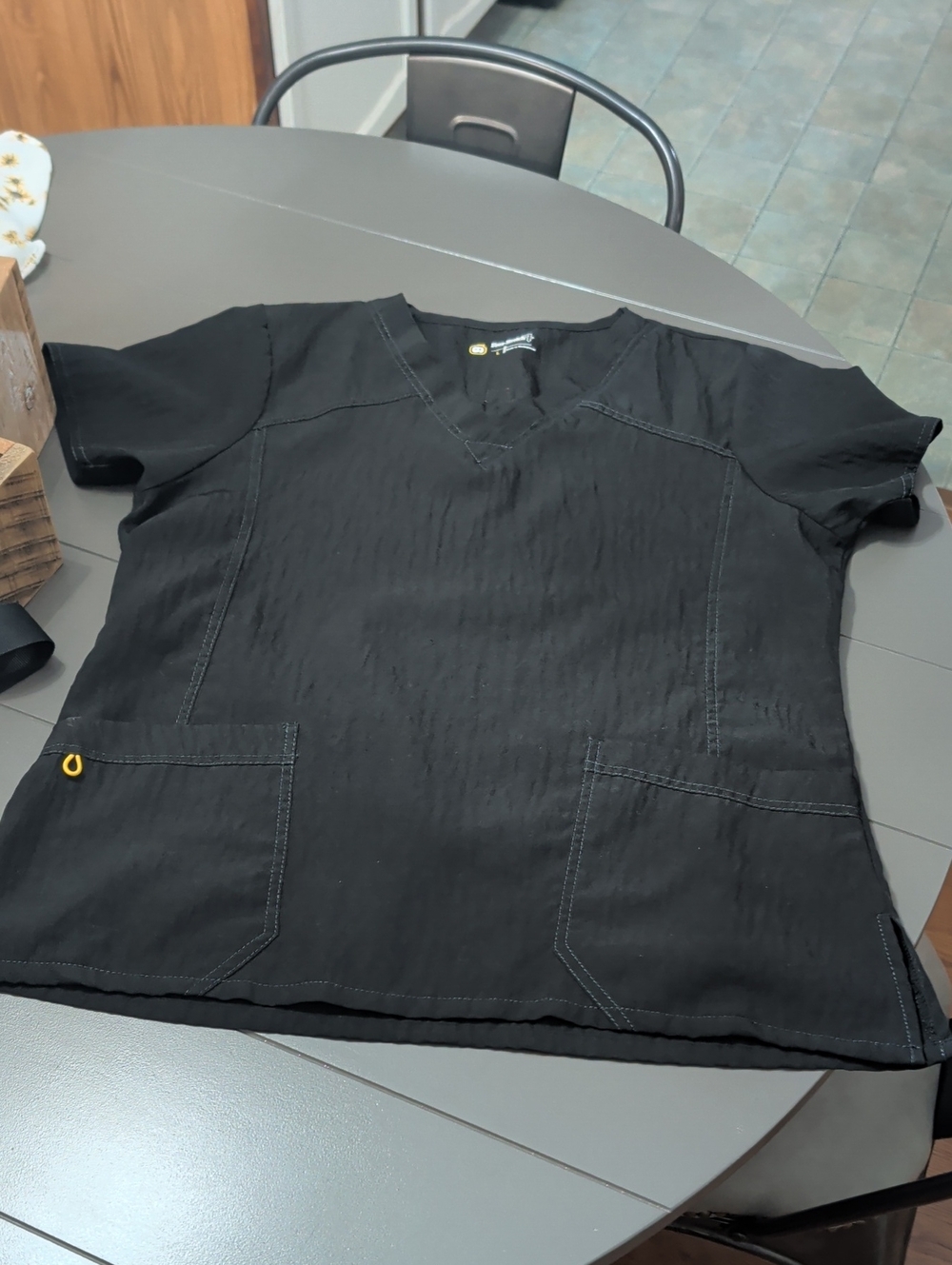 Woman's Wonderwink 4 Way Stretch V Neck Scrub Top. Sz Large Color Black
